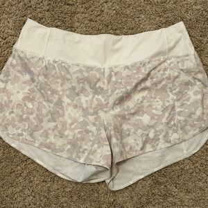 ATHLETA Printed Running Free Short 3.5”, Size XL